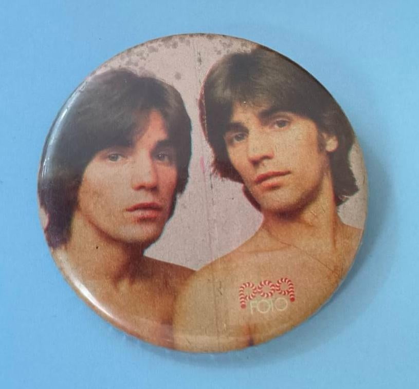 Button Alessi brothers, Ophalen of Verzenden, Zo goed als nieuw, Overige onderwerpen, Button