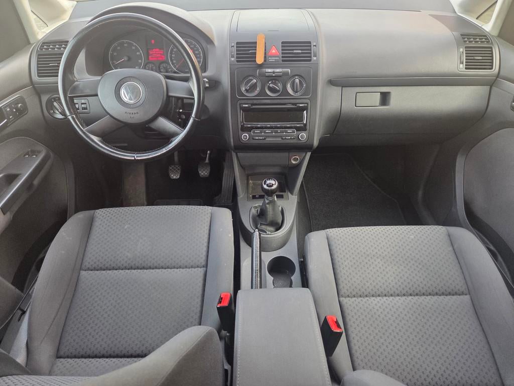 Volkswagen Touran 1.6 Optive II/7 PERSONEN/TREKHAAK, Voorwielaandrijving, Gebruikt, 4 cilinders, 7 stoelen