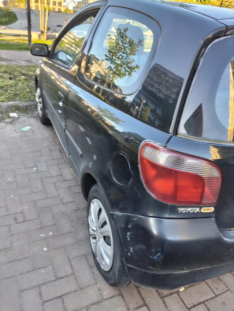 Toyota Yaris 1.3 16V 3DR Linea Luna 2000 Zwart, Auto's, Voorwielaandrijving, 1299 cc, 31 €/maand, 4 cilinders
