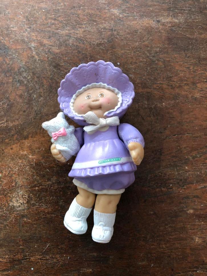 Vintage Cabbage Patch Kids Figuur Paars met Katje, Verzamelen, Poppen, Gebruikt, Overige typen, Ophalen of Verzenden