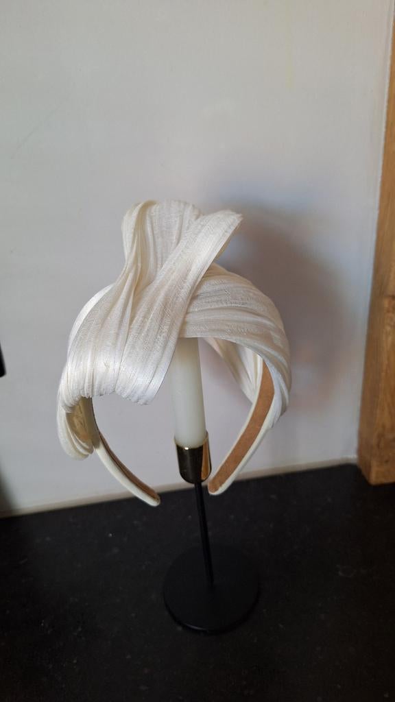 Ivoor fascinator, Kleding | Dames, Ophalen of Verzenden, Nieuw, One size fits all