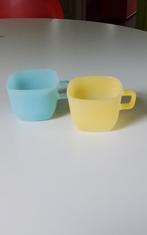 💐2 SOEPKOMMEN MELKGLAS OPALE FRANCE GEEL EN BLAUW, Ophalen of Verzenden