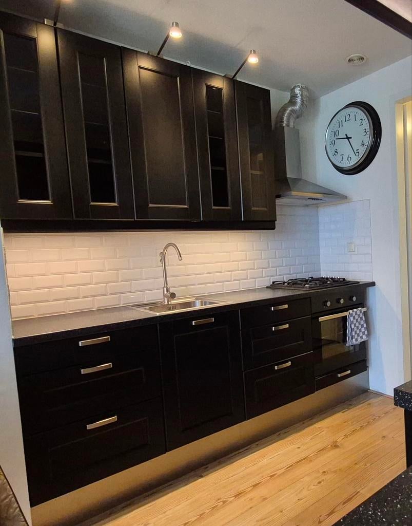 Complete IKEA keuken zwart, Huis en Inrichting, Keuken | Complete keukens, Ophalen of Verzenden, Gebruikt, Hoekkeuken