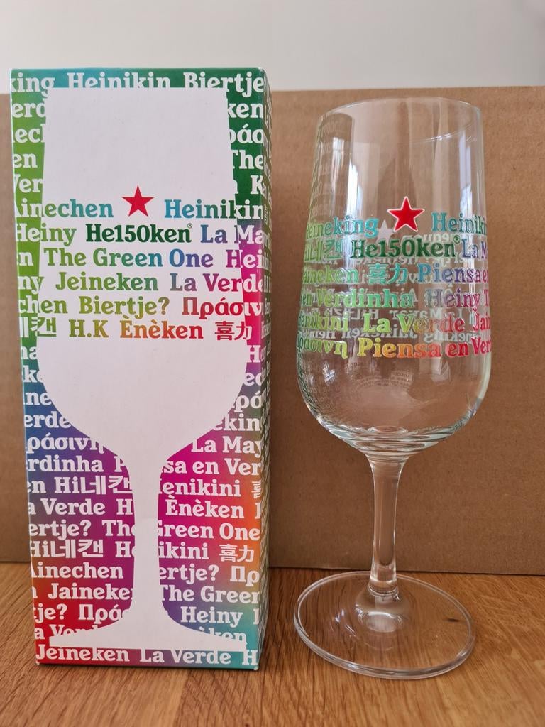 Heineken 150 jaar voetglas met doosje, Verzamelen, Ophalen of Verzenden, Nieuw, Glas of Glazen, Heineken