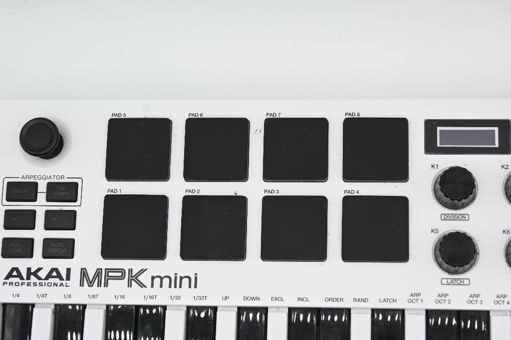 Akai MPK Mini, Muziek en Instrumenten, Midi-apparatuur, Ophalen of Verzenden, Zo goed als nieuw