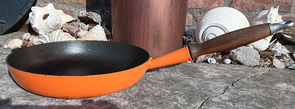 COUSANCES gietijzer koekenpan steelpan Ø28 cm (G340), Gebruikt, Gietijzer, Ophalen of Verzenden, Keramische plaat