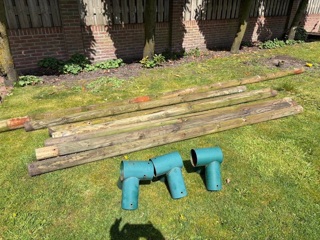 Houten palen en stalen koppelstukken voor speeltoestel, Ophalen, Gebruikt, Overige typen