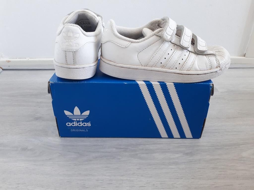 Witte Adidas Superstar sneakers wit klitteband maat 30, Adidas, Ophalen of Verzenden, Zo goed als nieuw, Jongen of Meisje