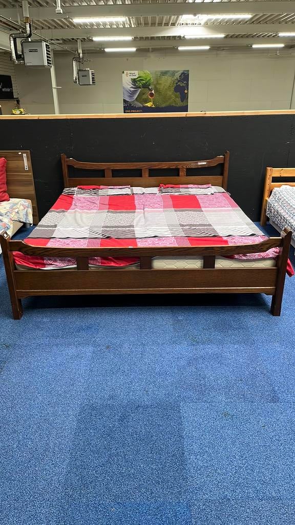 2 Persoons Ledikant WD-028 kleur donker eiken MP- nummer 127, Huis en Inrichting, Slaapkamer | Nachtkastjes, Ophalen, Zo goed als nieuw