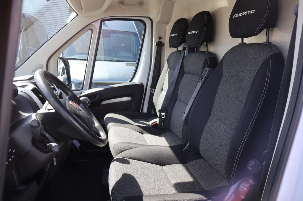 Fiat Ducato 2.3 MultiJet L2 H2 Imperiaal Trekhaak (bj 2021), Auto's, Bestelauto's, Voorwielaandrijving, Gebruikt, Euro 6, Wit