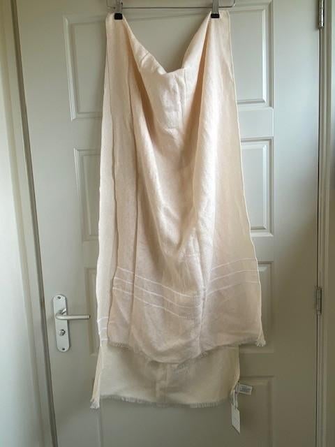 Nieuw sjaaltje van Tommy Hilfiger beige, Kleding | Dames, Mutsen, Sjaals en Handschoenen, Tommy Hilfiger, Ophalen of Verzenden
