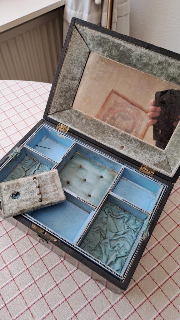 naaidoos antiek gevoerd met fluweel en Frans blauwe zijde, Verzenden