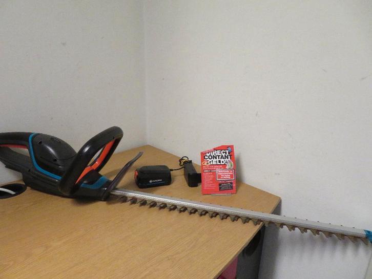 Gardena 18V heggenschaar ComfortCut 60 cm | Pawn Eindhoven, Tuin en Terras, Heggenscharen, Gebruikt, Accu, Ophalen