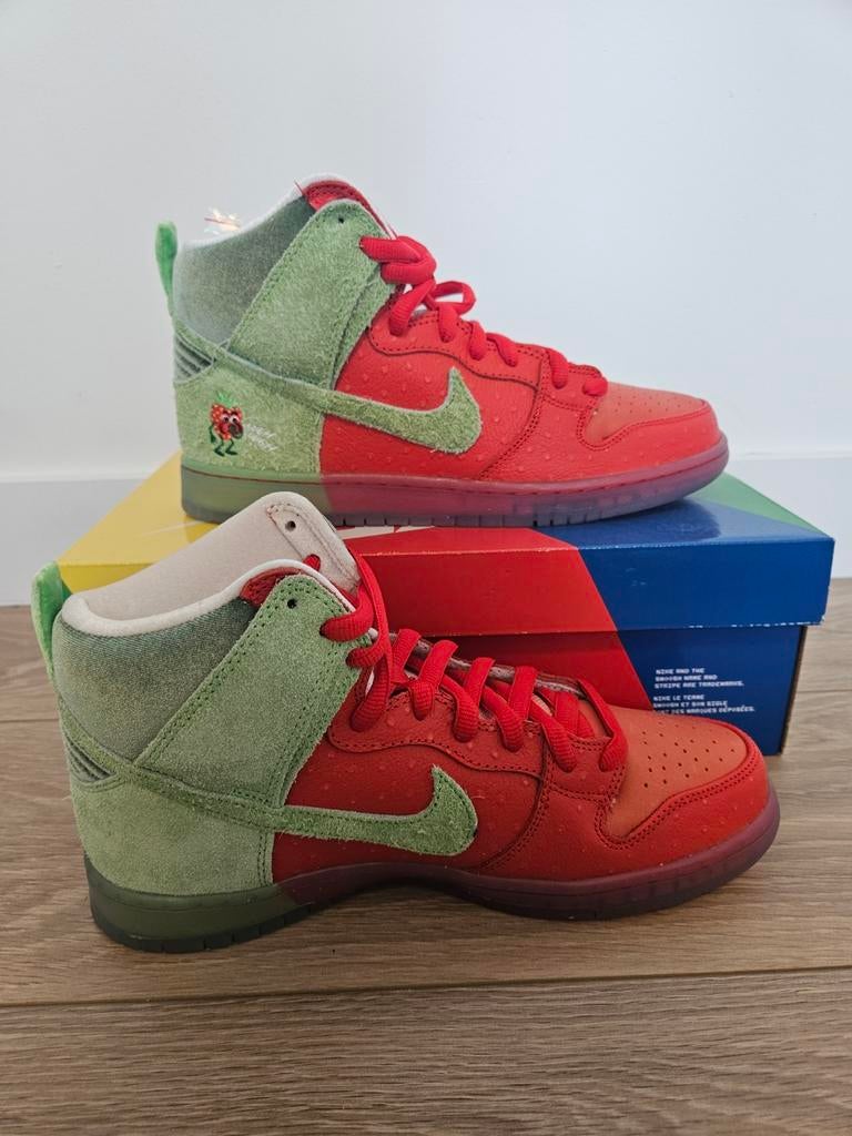Nike SB dunk Strawberry - maat 44, Ophalen of Verzenden, Nieuw, Schoenen