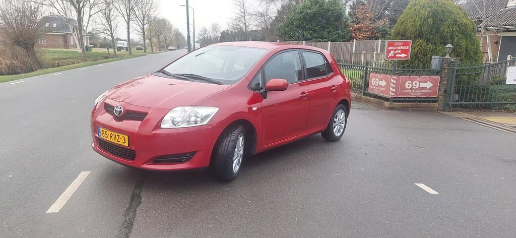 Toyota Auris 1.4-16V Terra, Voorwielaandrijving, Gebruikt, 4 cilinders, 14 km/l