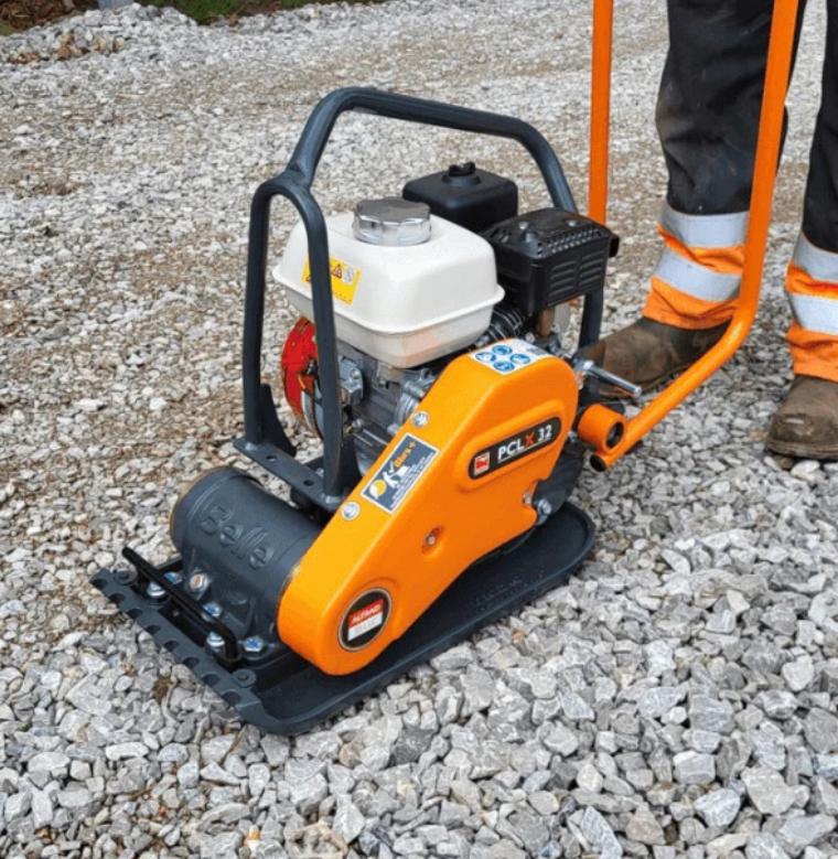 Te huur: trilplaat 60kg straatwerk tuin bestrating verhuur, Tuin en Terras, Hand-tuingereedschap, Gebruikt, Overige soorten, Ophalen