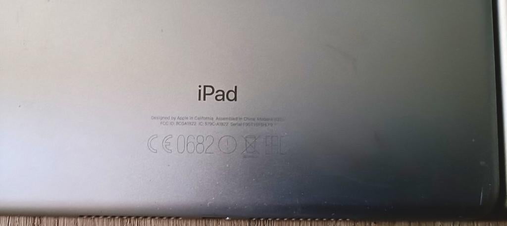 partij  iPads 🧐 5 beschikbaar op is op 45 €, Computers en Software, Apple iPads, Apple iPad, Niet werkend, Grijs, 16 GB