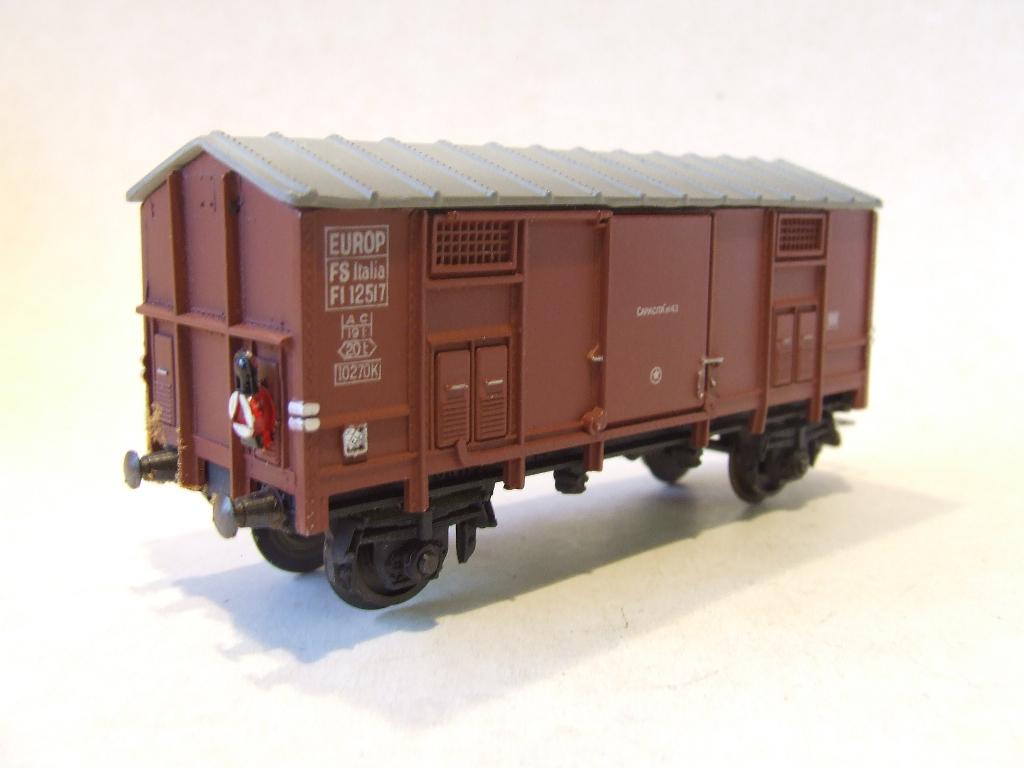 POCHER gesloten goederenwagen, met verlichte sluitlantaarn, Hobby en Vrije tijd, Modeltreinen | H0, Overige merken, Gelijkstroom