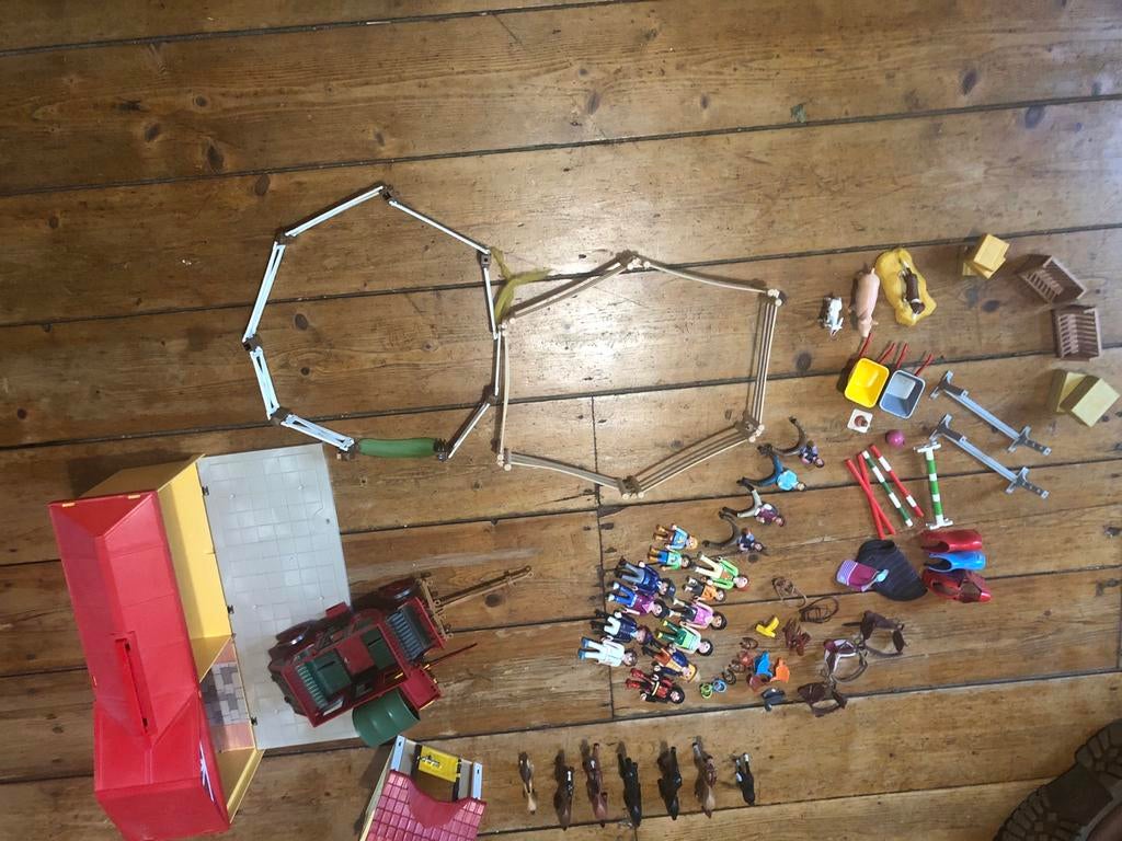 Grote Playmobil set met paardenstal en veel figuren, Ophalen of Verzenden, Zo goed als nieuw, Jongen of Meisje