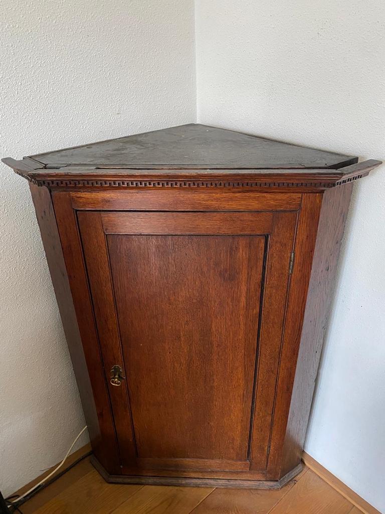 Houten hoekkastje met legplanken, Ophalen