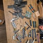Grote partij modelspoorbaan rails, wagons en accessoires, Ophalen of Verzenden