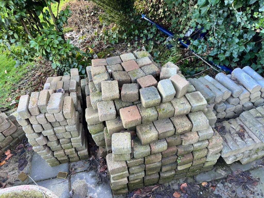 Gratis koppelstones, klinkers , rondoband , Palissaden Paal, Ophalen, Zo goed als nieuw, Beton, Klinkers