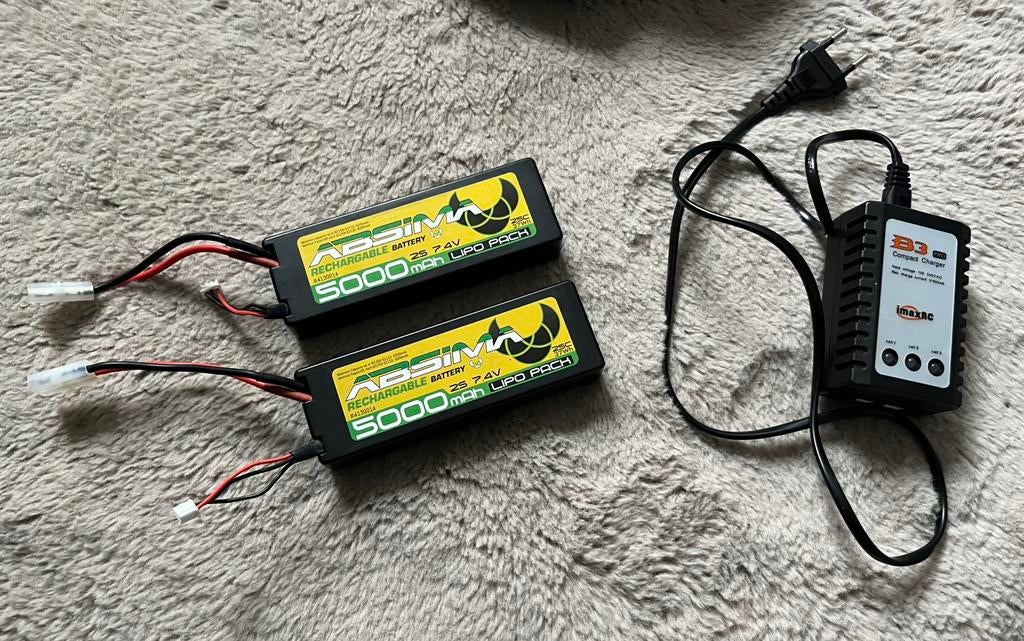 2 lipo batterijen voor RC autos of voerboten boten inc lader, Ophalen of Verzenden, Zo goed als nieuw, Overige schalen, Onderdeel