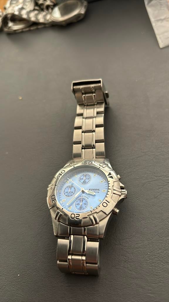 Fossil horloge met blauwe wijzerplaat - batterij nodig, Sieraden, Tassen en Uiterlijk, Horloges | Dames, Gebruikt, Staal, Fossil