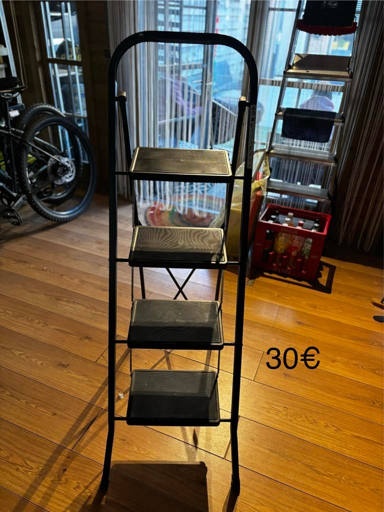 Stevige huishoudtrap met 4 treden, Doe-het-zelf en Verbouw, Ladders en Trappen, Gebruikt, Trap, Ophalen of Verzenden, Opvouwbaar of Inschuifbaar