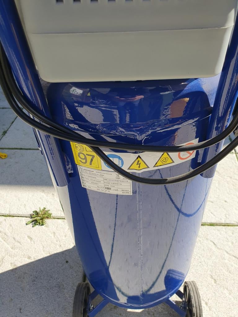 Aangeboden: luchtcompressor, Doe-het-zelf en Verbouw, Compressors, 25 tot 100 liter, Ophalen of Verzenden, Zo goed als nieuw, Minder dan 200 liter/min