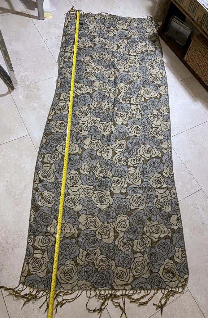 sjaal / stola rozenprint zachte stof, goede kwaliteit 180x80, Kleding | Dames, Mutsen, Sjaals en Handschoenen, Zo goed als nieuw