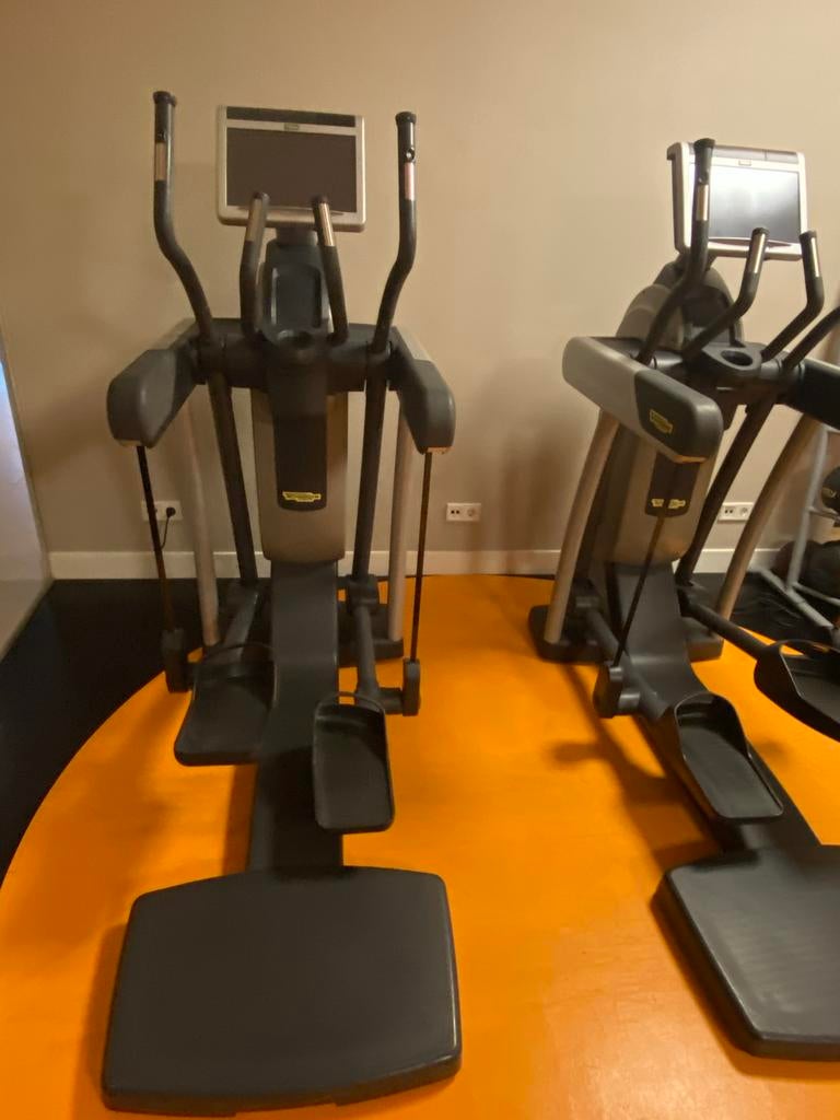 Technogym Crosstrainer- Professionele Fitnessapparatuur, Ophalen, Buik, Zo goed als nieuw, Crosstrainer