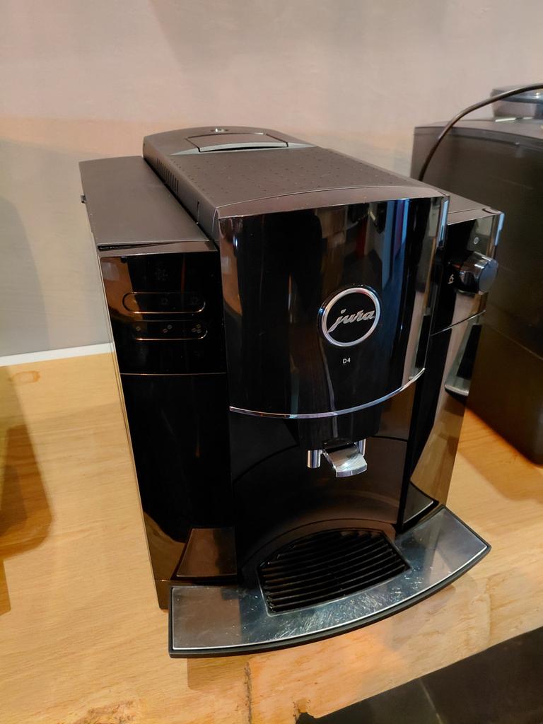 Jura D4 Koffiemachine - Perfecte Staat, Volledig Nagekeken, Witgoed en Apparatuur, Koffiezetapparaten, Ophalen, Zo goed als nieuw