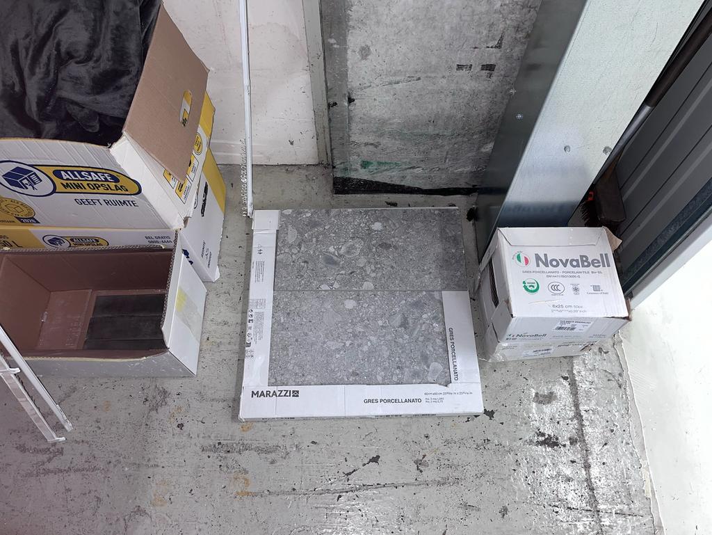 Grijze tegel, Doe-het-zelf en Verbouw, Tegels, Ophalen, 40 tot 60 cm, Zo goed als nieuw, Minder dan 5 m²