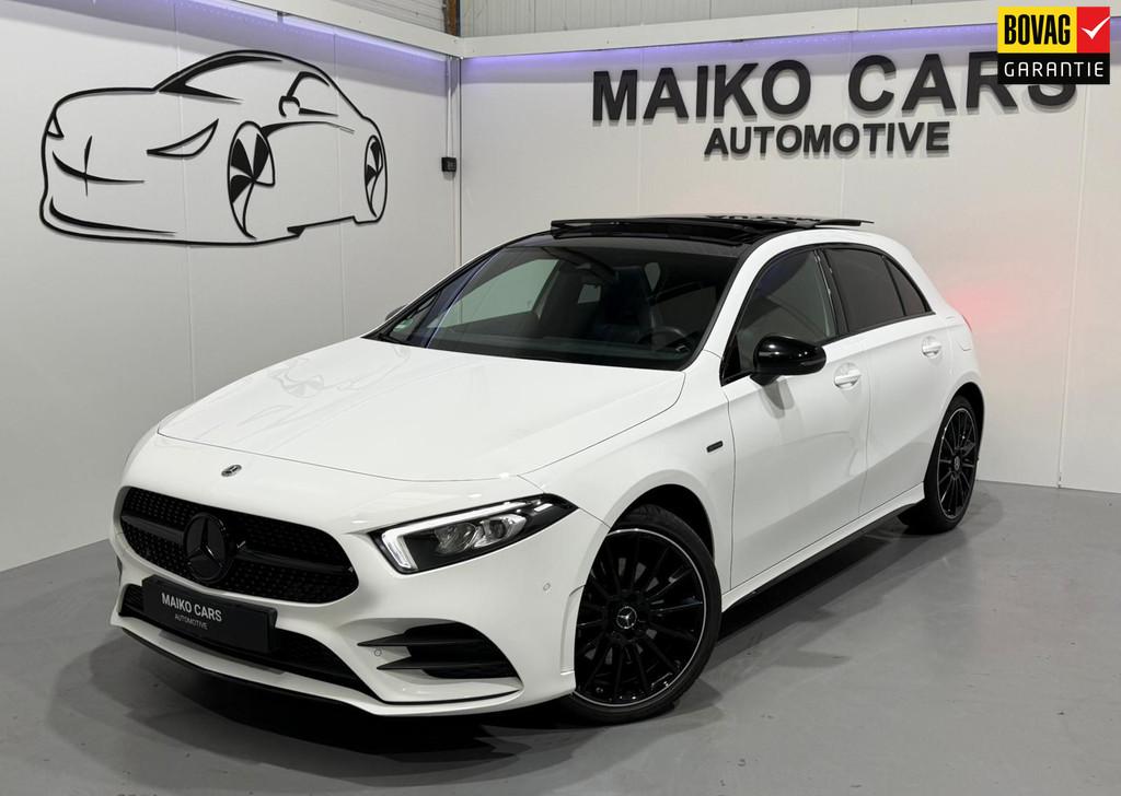 Mercedes-Benz A-klasse 250 e AMG LINE Limited PANO, Auto's, Mercedes-Benz, Gebruikt, Zwart, 4 cilinders, Lichtsensor