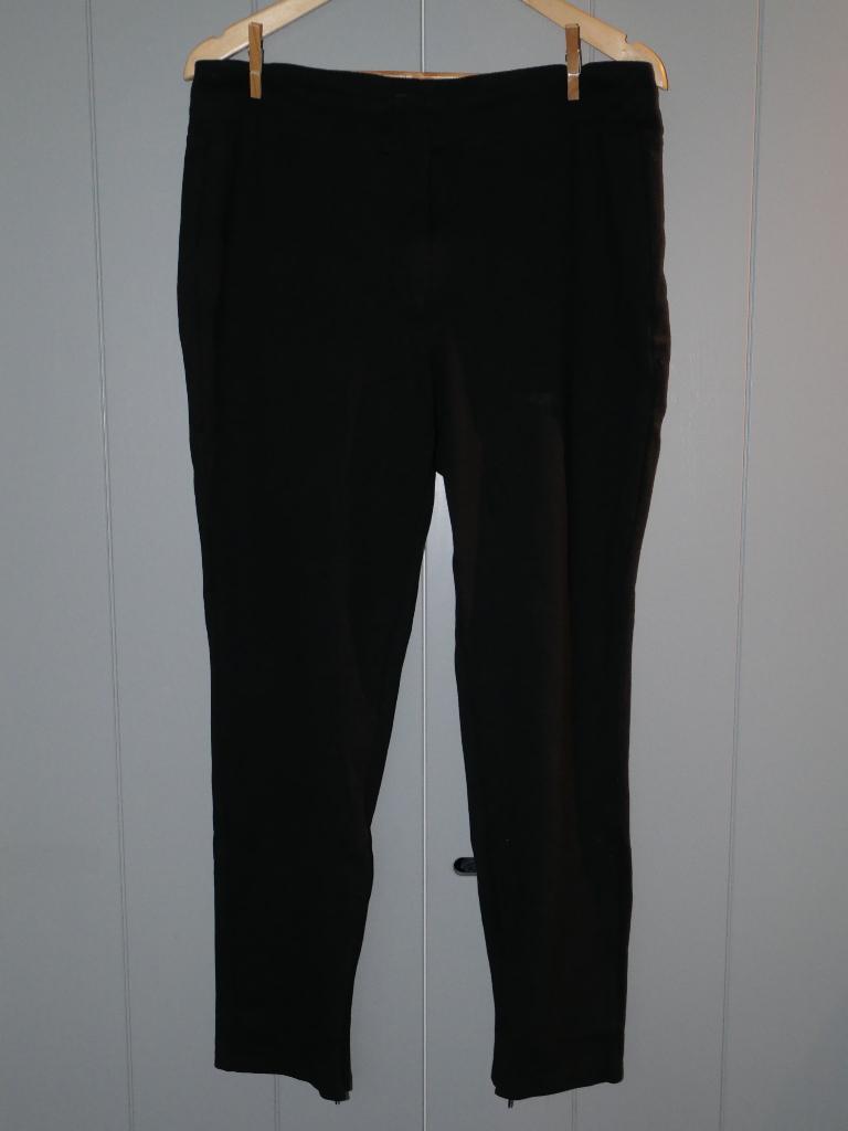 Broek zwart slimfit ritsjes | 44 | C&A, Kleding | Dames, Broeken en Pantalons, Zwart, Maat 42/44 (L), Ophalen of Verzenden, Zo goed als nieuw