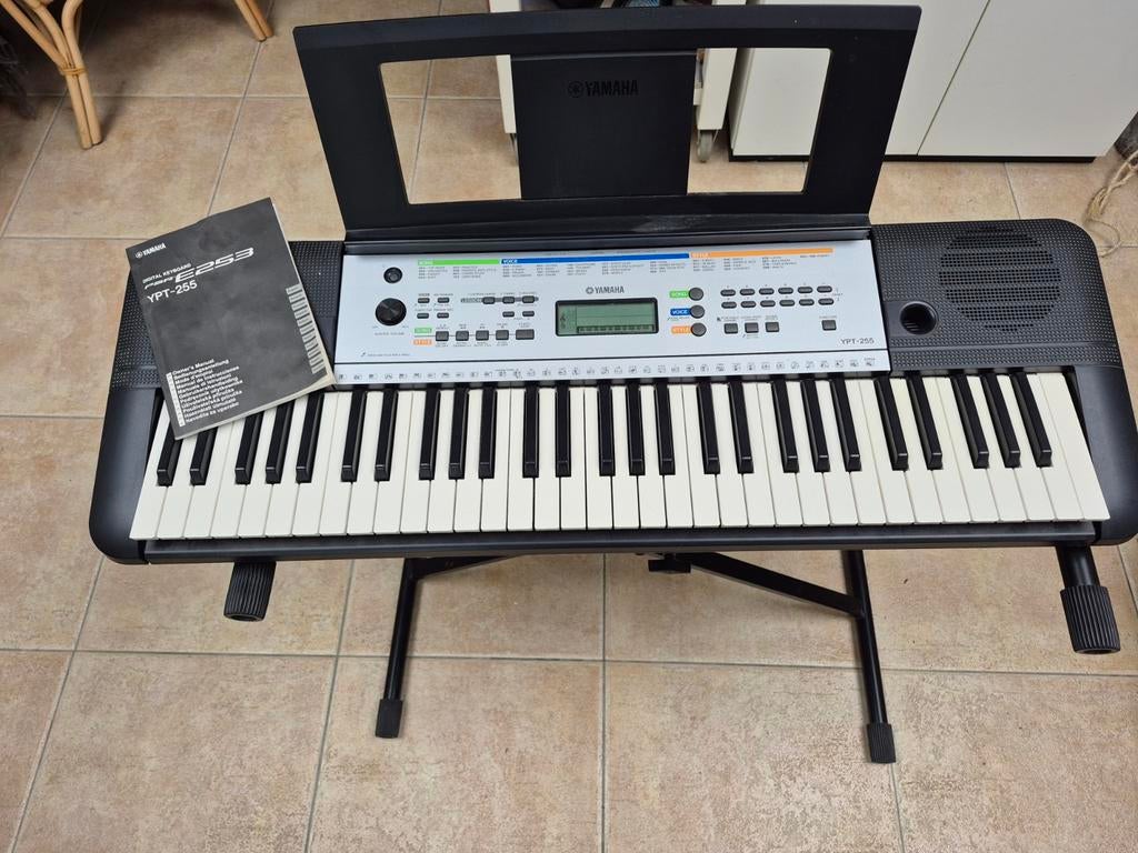 Yamaha YPT-255 keyboard met standaard en handleiding, Muziek en Instrumenten, Keyboards, Ophalen, 61 toetsen, Yamaha, Zo goed als nieuw