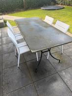Tuintafel van beton en ijzer met 4 witte stoelen, Tuin en Terras, Tuintafels, Ophalen of Verzenden, Gebruikt, Rechthoekig, Overige materialen