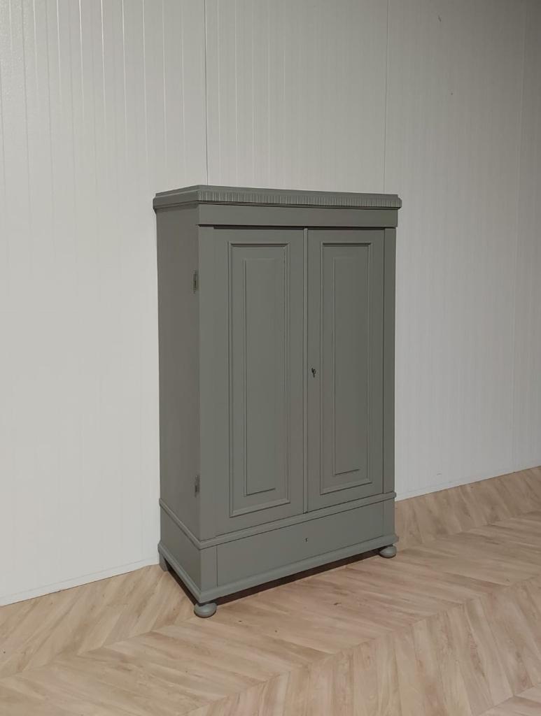 Landelijke klassieke kast, tweedeurs, legkast, linnenkast