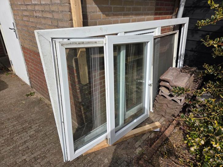 Kunststof kozijn met HR++ glas., Doe-het-zelf en Verbouw, Kozijnen en Schuifpuien, Gebruikt, Raamkozijn, Kunststof, 75 tot 150 cm