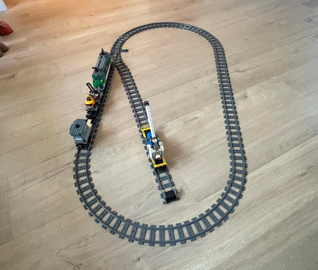 Lego Treinset met 2 Wagons, Takelwagon en Grote Treinbaan, Ophalen, Lego, Inclusief accessoires, Complete set