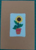 kaart met geborduurde zonnebloem in pot (1924), Hobby en Vrije tijd, Kaarten | Zelfgemaakt, Ophalen of Verzenden, Nieuw, Natuur
