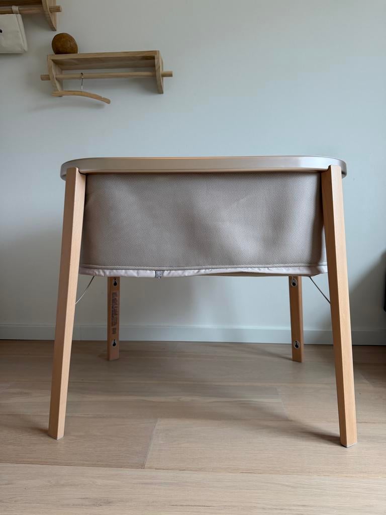 Stokke Snoozi Beige wieg + hoeslakens matrasbeschermer & tas, Ophalen, Zo goed als nieuw, Wieg