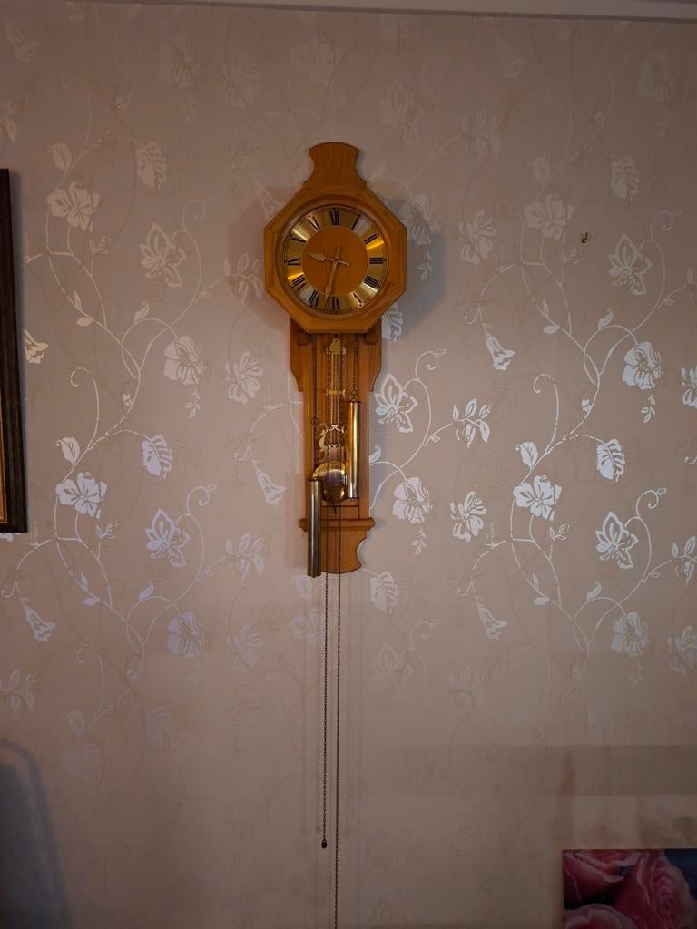 Vintage houten wandklok met slinger, Antiek en Kunst, Antiek | Klokken, Ophalen of Verzenden