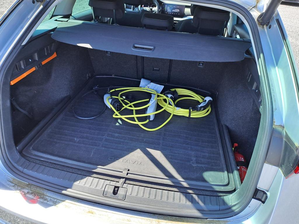 Skoda Octavia Combi 1.4 TSI iV PHEV Business Edition Panoram, Stof, Gebruikt, Euro 6, Lichtsensor