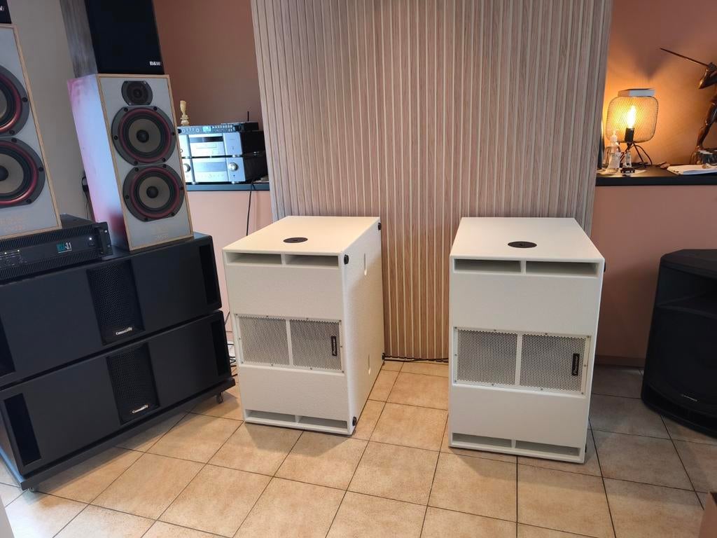 Pioneer xy 215s. ( Wit Bc woofers)