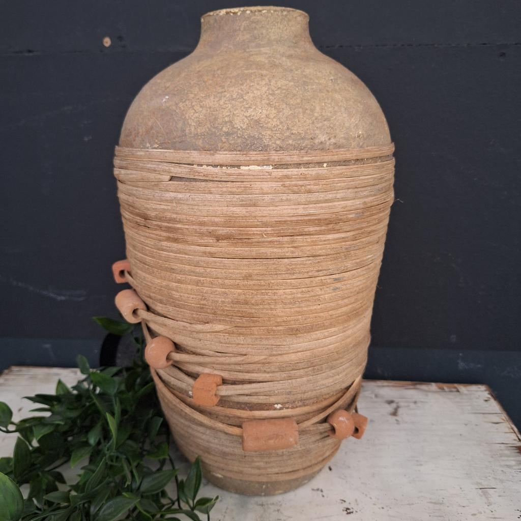 Bijzondere kruik met rotan en stenen kralen, Overige materialen, Gebruikt, Overige kleuren, Ophalen of Verzenden