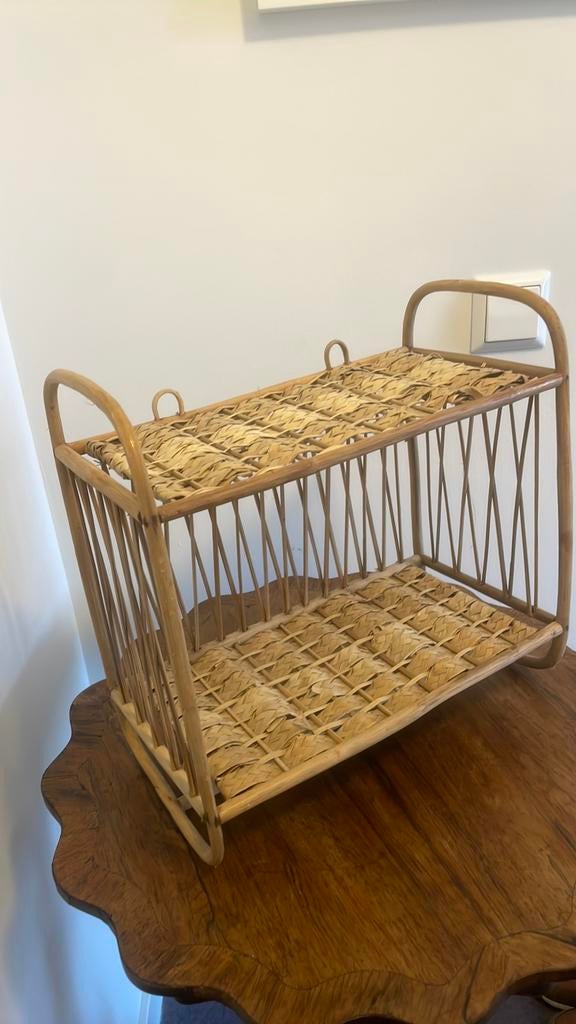 Klein rieten (hang)kastje, Ophalen of Verzenden, Zo goed als nieuw