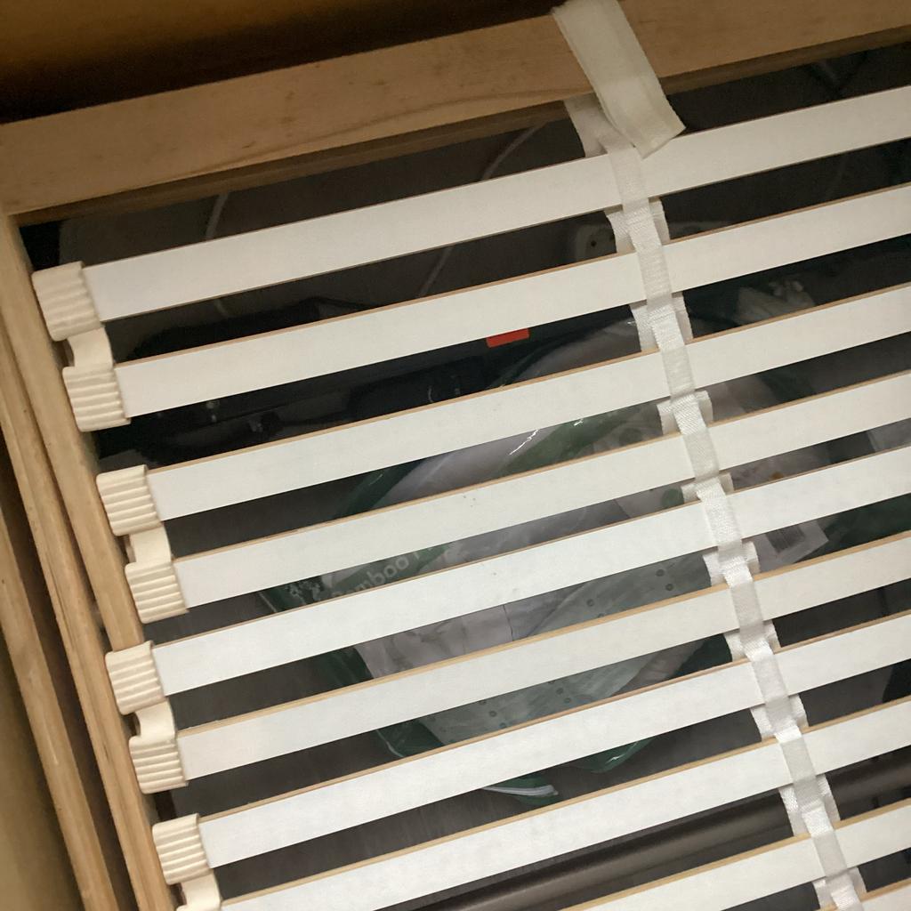 Bed met elektrisch verstelbare bodem, Huis en Inrichting, Ophalen, 90 cm, Eenpersoons, Bruin