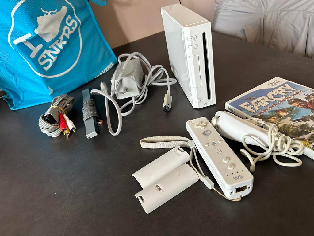 Complete nintendo wii, Spelcomputers en Games, Spelcomputers | Nintendo Wii, Ophalen of Verzenden, Zo goed als nieuw, Met 1 controller